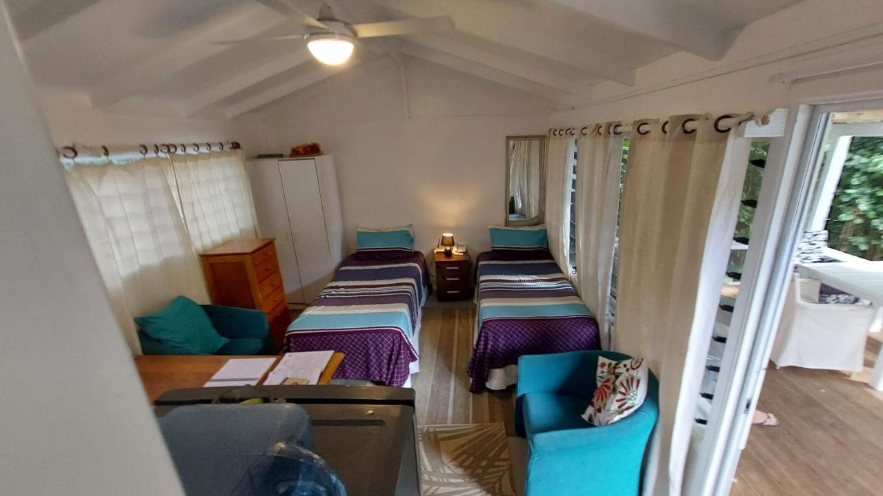 Are Tamareni 2Br Beach Cottage Or River Studio أفاروا الغرفة الصورة