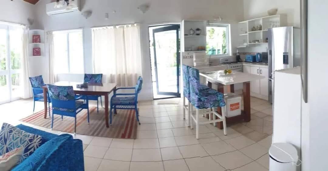 Are Tamareni 2Br Beach Cottage Or River Studio أفاروا الغرفة الصورة